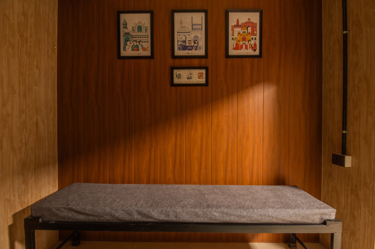 Individual bed with Indian city art